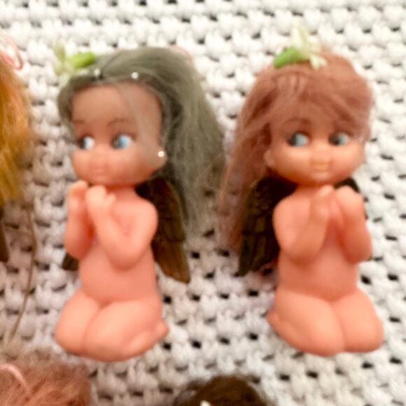 Vintage Set 7 Hong Kong Kewpie Big Eyed Rubber Kneeling Praying Angel Mini Dolls - Picture 3 of 6
